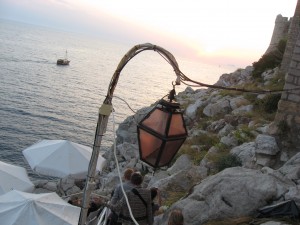 Дубровник. Ліхтар у морі.